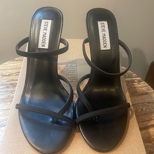 Black Steve Madden heals size 8